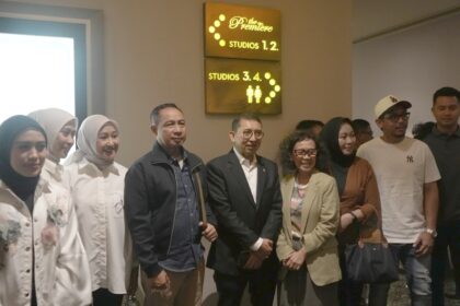 Menteri Kebudayaan (Menbud) RI, Fadli Zon, dan Panglima Tentara Nasional Indonesia, Jenderal Agus Subiyanto hadir pada penayangan khusus (special screening) film Believe di XXI Theater, Plaza Indonesia, Jakarta, Senin (7/7/2025). (Foto: Humas Kementerian Kebudayaan)